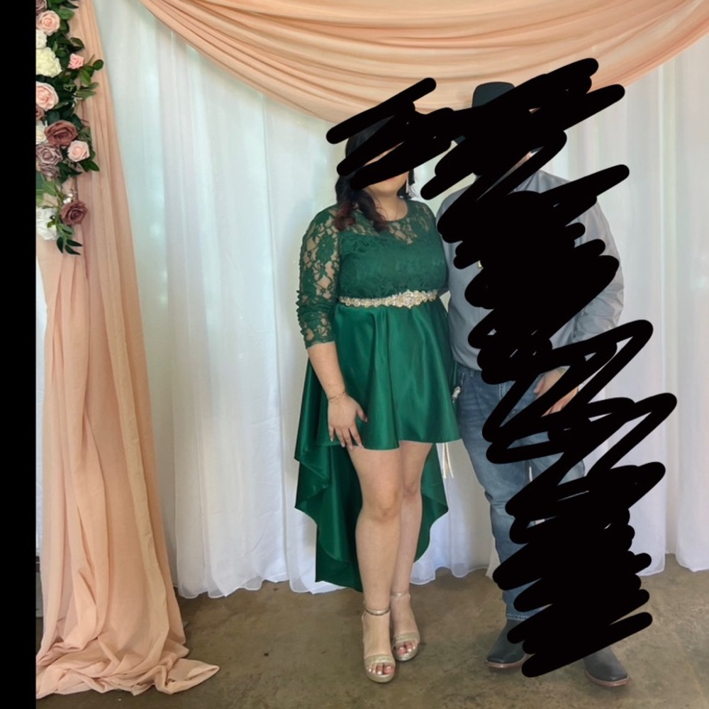 Elegant Emerald Green Lace Dress